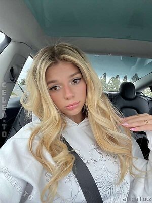 Abigail Lutz Nude Leaked Photo #89