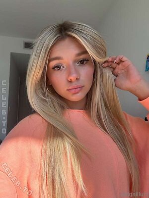 Abigail Lutz Nude Leaked Photo #103