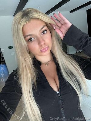 Abigail Lutz Nude Leaked Photo #161