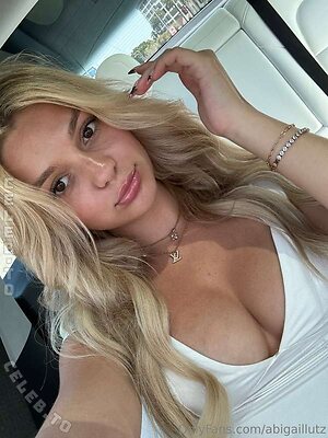 Abigail Lutz Nude Leaked Photo #165