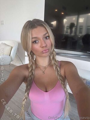 Abigail Lutz Nude Leaked Photo #177