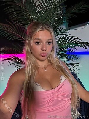 Abigail Lutz Nude Leaked Photo #183