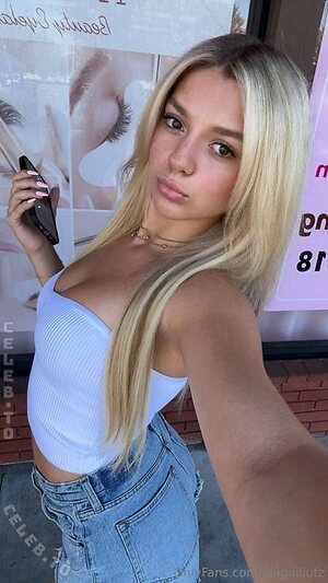 Abigail Lutz Nude Leaked Photo #220