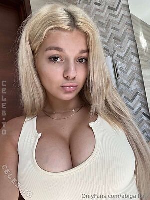 Abigail Lutz Nude Leaked Photo #233