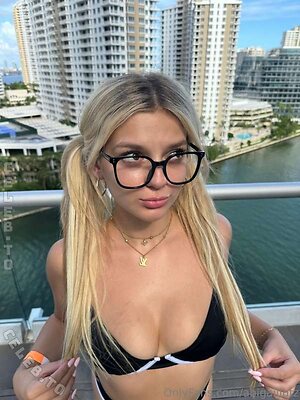 Abigail Lutz Nude Leaked Photo #255