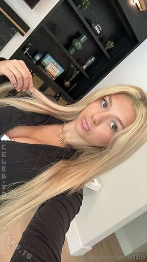 Abigail Lutz Nude Leaked Photo #258