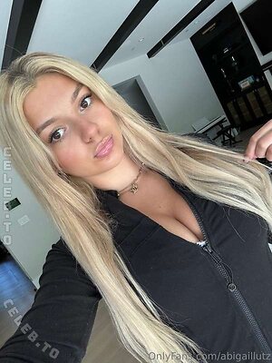 Abigail Lutz Nude Leaked Photo #262