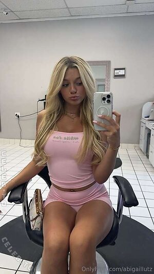 Abigail Lutz Nude Leaked Photo #267
