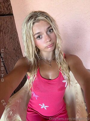 Abigail Lutz Nude Leaked Photo #326