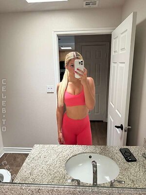 Abigail Lutz Nude Leaked Photo #395
