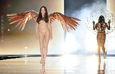 Adriana Lima Nude Leaked Photo #71