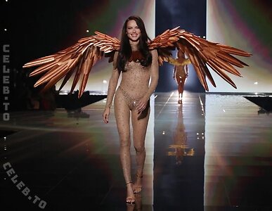 Adriana Lima photo
