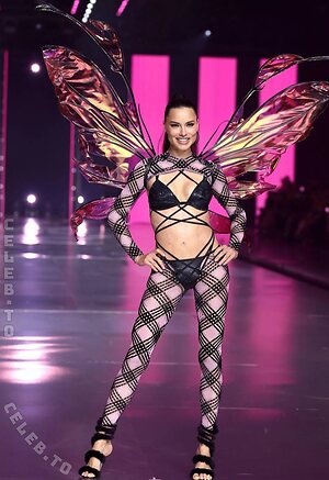 Adriana Lima photo