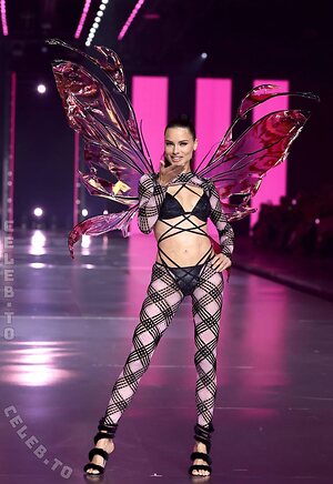 Adriana Lima photo