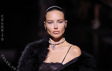 Adriana Lima Nude Leaked Photo #137