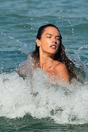 Alessandra Ambrosio Nude Leaked Photo #1450