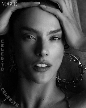 Alessandra Ambrosio photo