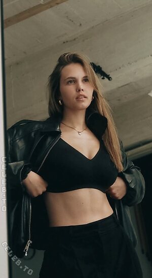 Alexa Wendel Nude Leaked Photo #19