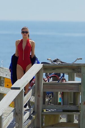 Alexandra Daddario Nude Leaked Photo #5