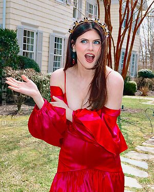 Alexandra Daddario Nude Photos