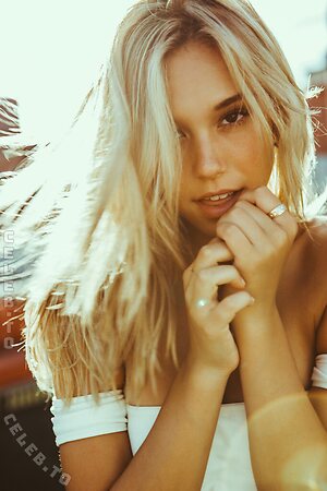 Alexis Ren Nude Leaked Photo #238