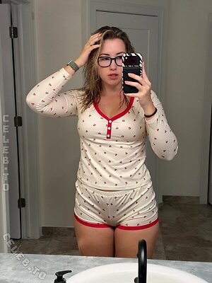 Alice pineapplebrat Nude Leaked Photo #195
