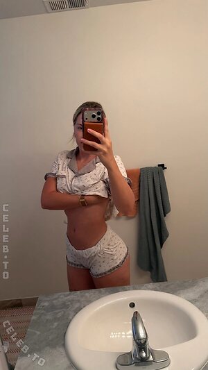 Alice pineapplebrat Nude Leaked Photo #201