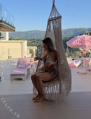 Almira Azemi photo