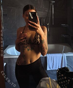 Amanda Chivas photo