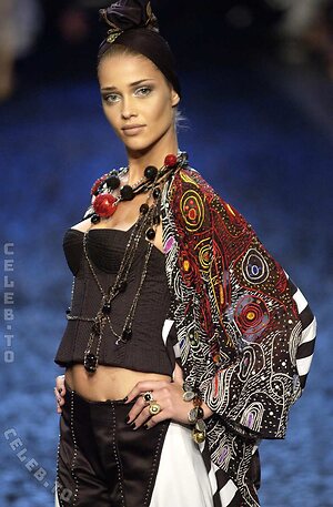 Ana Beatriz Barros photo