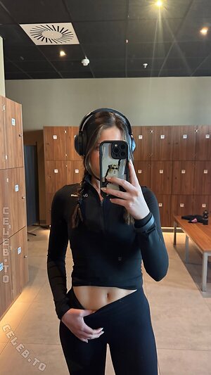 Anica Zimmermann Nude Leaked Photo #92