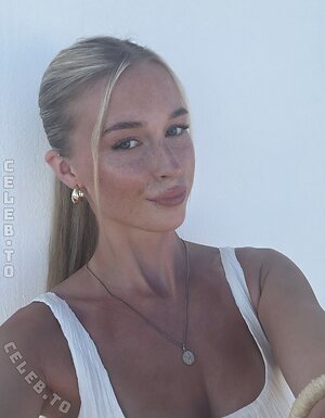 Annabelle Disley Nude Leaked Photo #15