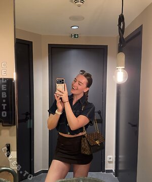 anna.deckers Nude Leaked Photo #3