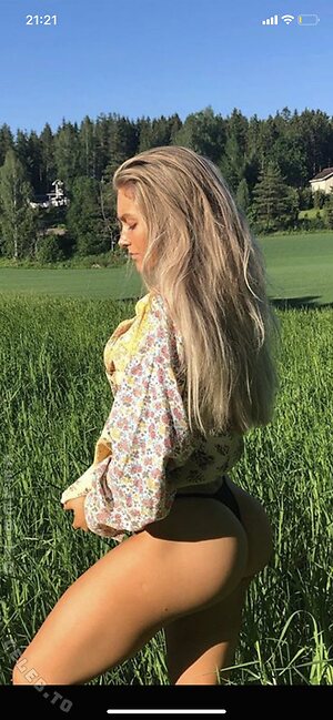 annagretaaaa Nude Leaked Photo #7