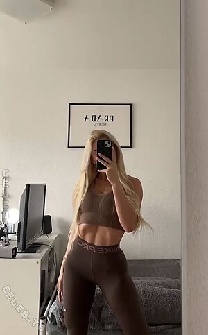 Annamhfm Nude Leaked Photo #6