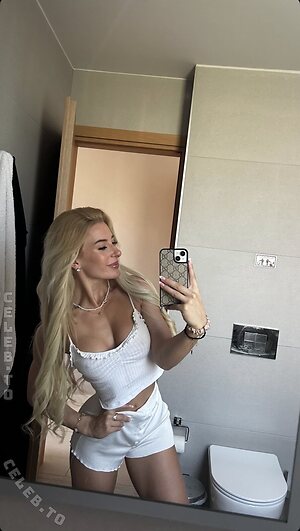 Annamhfm Nude Leaked Photo #7