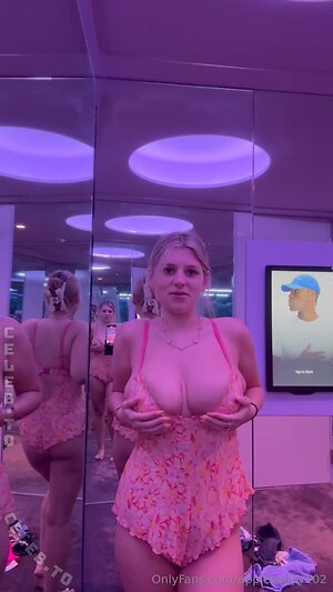 Applesaucy102 Nude Leaked Photo #23