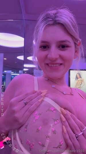 Applesaucy102 Nude Leaked Photo #26