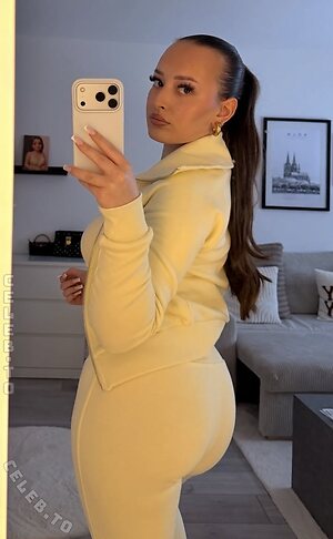 apr.allegra Nude Leaked Photo #60
