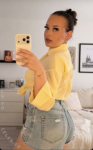 apr.allegra Nude Leaked Photo #135
