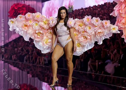 Ashley Graham Nude Leaked Photo #3