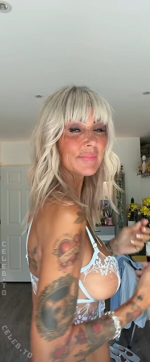 Astrid Zeegen Holt Nude Leaked Photo #4