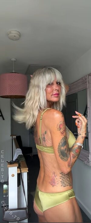Astrid Zeegen Holt Nude Leaked Photo #10