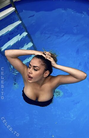 Babykheir More Nude Photos