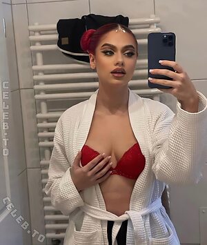 Badmómzjay Nude Leaked Photo #42