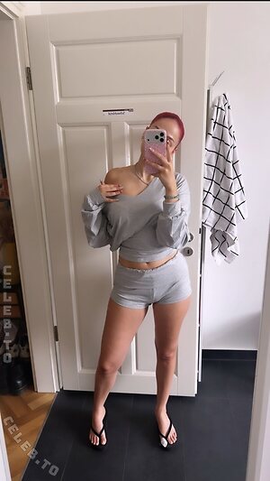 Badmómzjay Nude Leaked Photo #44