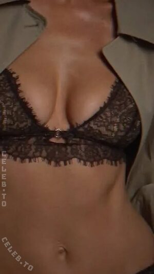 Bar Refaeli photo