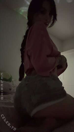 beebee Nude Leaked Photo #1247