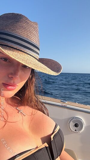 Bella Thorne Nude Leaked Photo #95