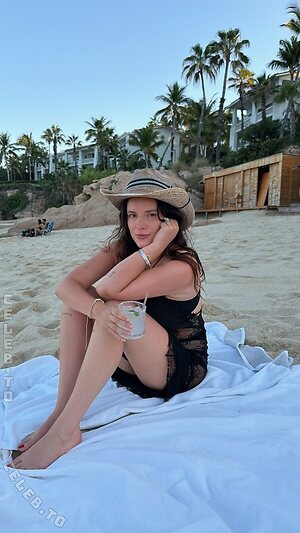 Bella Thorne Nude Leaked Photo #101